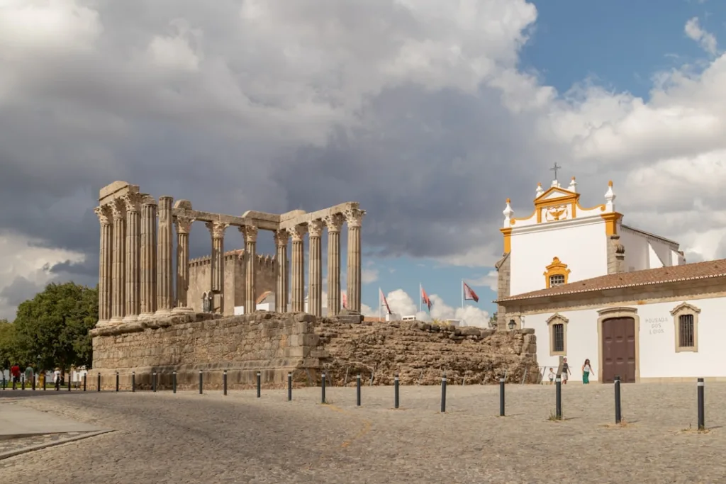 Templo Romano de Évora en una excursión de Lisboa a Évora en tren