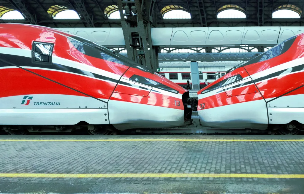 Dos trenes Frecciarossa 1000 en la estación Milano Centrale, Italia; nueva conexión con Múnich prevista para 2027